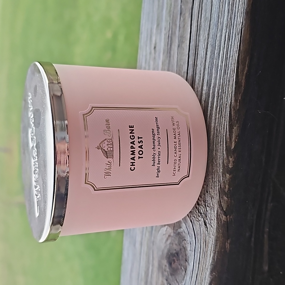 NWOT Brand New White Barn Champaign Toast Candle.